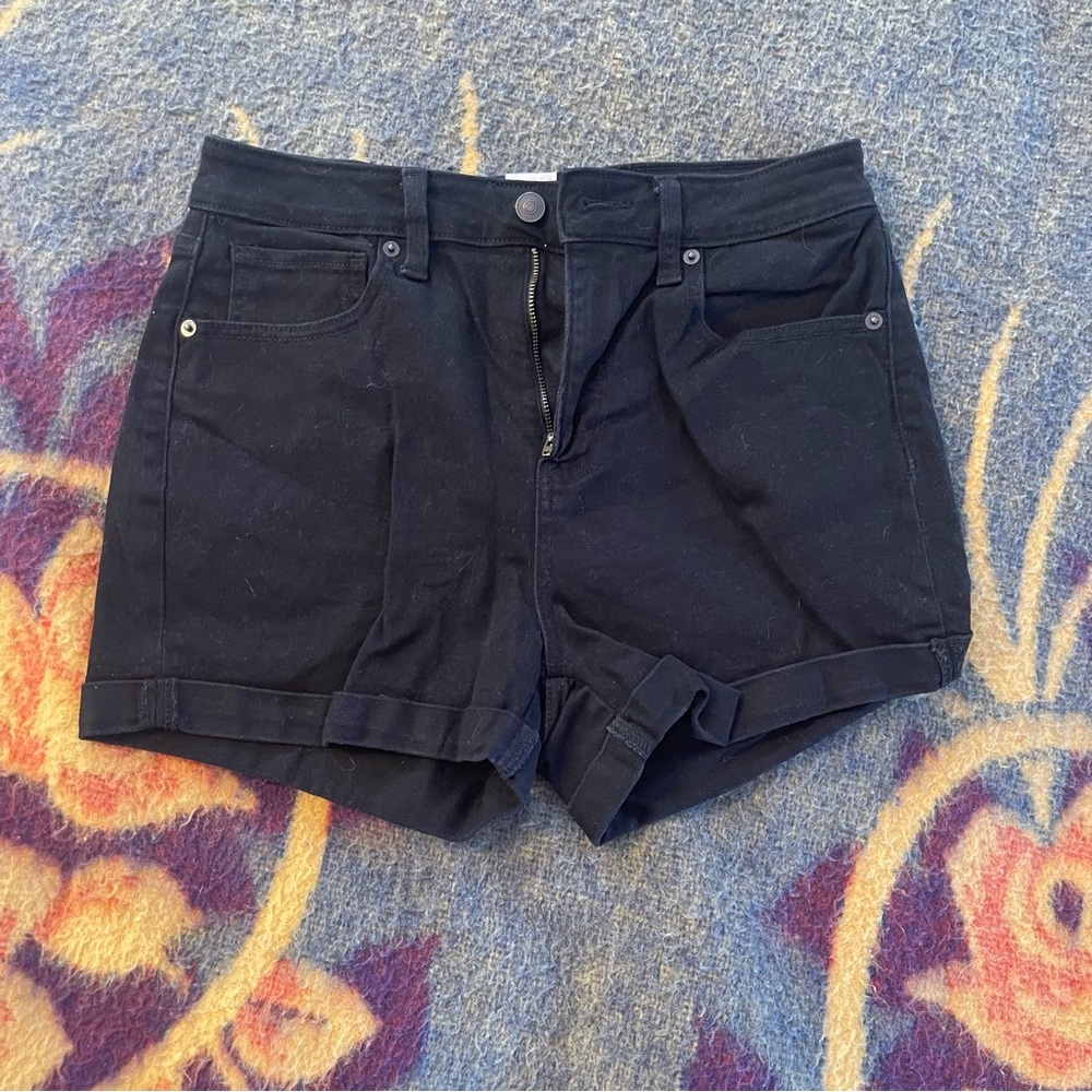 Black short size 11 stretch. No boundaries
